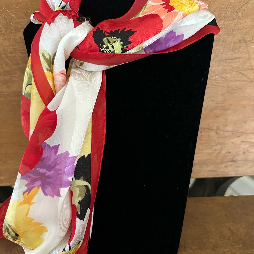 Oscar de la Renta silk scarf.NWOT